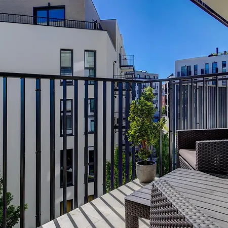 Apartment Garbary 104 - Modern Near Old Town - King Bed - Free Parking