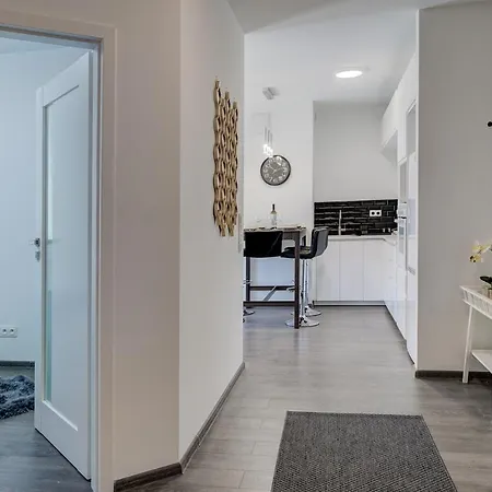 Garbary 104 - Modern Near Old Town - King Bed - Free Parking * Posen