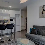 Garbary 104 - Modern Near Old Town - King Bed - Free Parking Apartamento *
