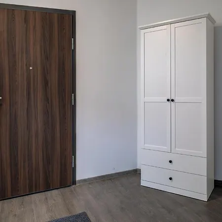 Garbary 104 - Modern Near Old Town - King Bed - Free Parking *