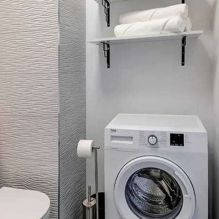 Garbary 104 - Modern Near Old Town - King Bed - Free Parking شقة