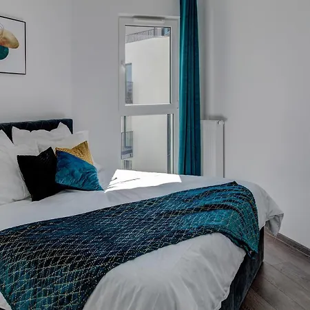 Garbary 104 - Modern Near Old Town - King Bed - Free Parking شقة بوزنان
