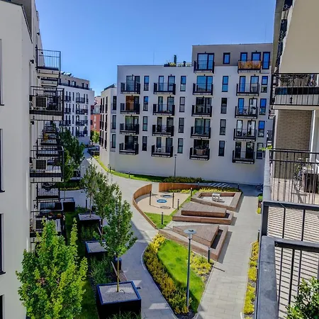 Garbary 104 - Modern Near Old Town - King Bed - Free Parking شقة
