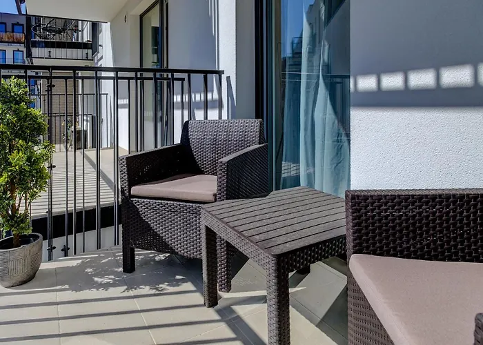 Garbary 104 - Modern Near Old Town - King Bed - Free Parking Apartamento