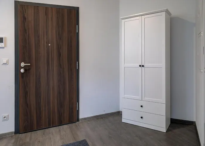 Garbary 104 - Modern Near Old Town - King Bed - Free Parking *